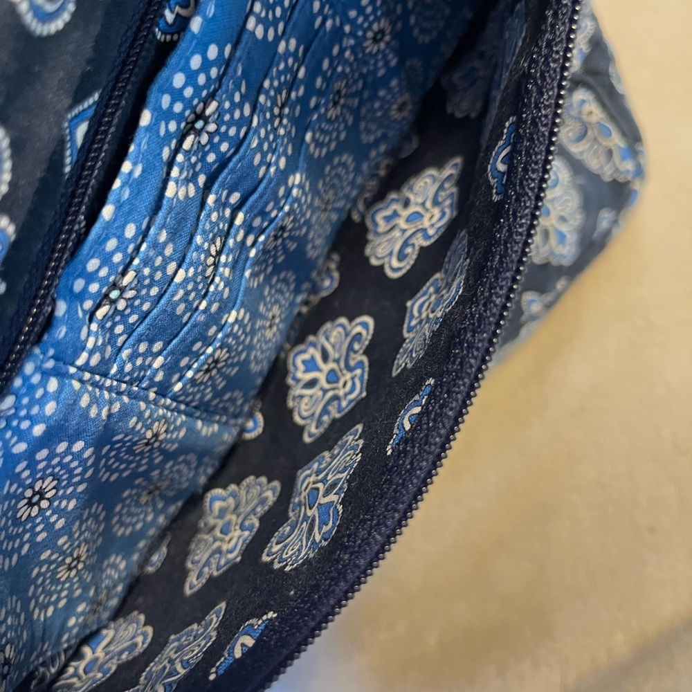 💙 Vera Bradley Blue Quilted Crossbody Bag — Paisley Floral Pattern - Picture 4 of 6